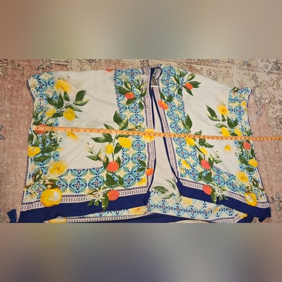 Vince Camuto Lemon Tile Printed Crinkle Viscose Topper - One Size - Picture 11 of 12